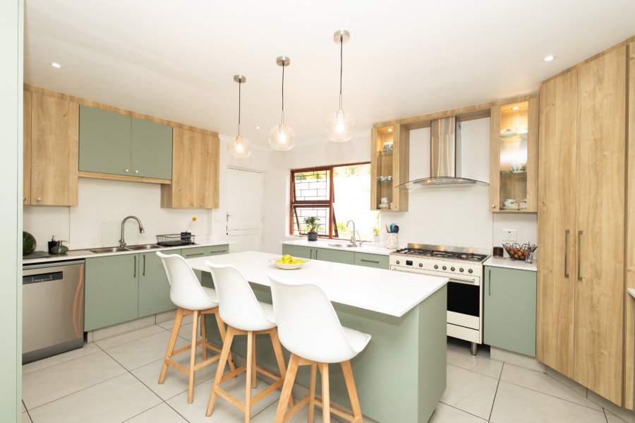 To Let 5 Bedroom Property for Rent in Vierlanden Western Cape